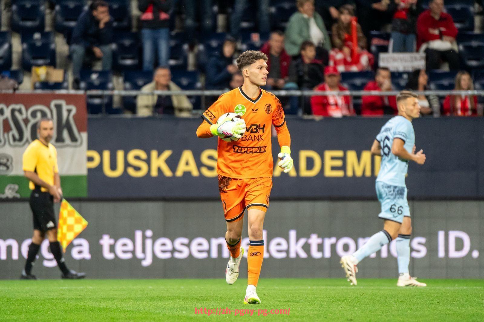 pg电子在线官网-现役日本球员所在德甲俱乐部名单与表现盘点